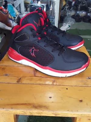 Qioadn High-Top Sneakers Size 42