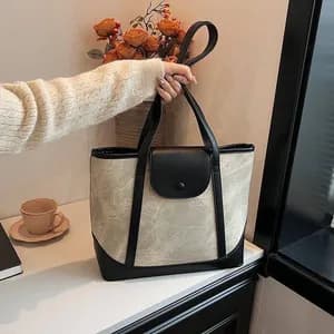 Structured tote with flap closure