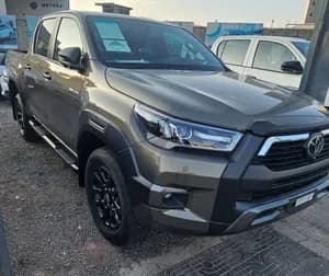 Toyota Hilux Invincible Hybrid 2025