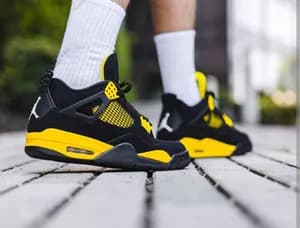 Air Jordan 4 Retro yellow thunder