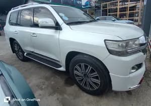 Toyota Land Cruiser V8 GXR 2012