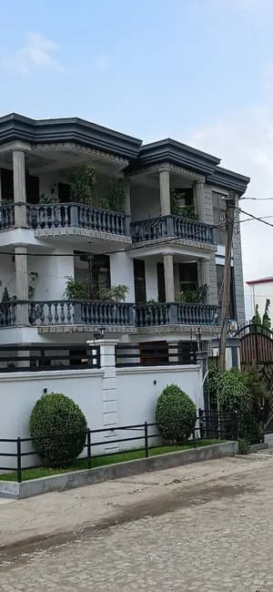 ቤት 375 ካሬ