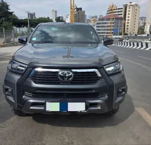 Toyota Hilux invisible king cup