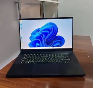 Razer Blade Gaming Laptop i7 RTX 2060