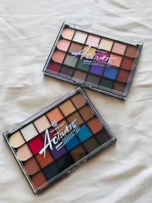 24 shade eyeshadow palette