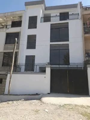 4-Bedroom House in Summit 72
