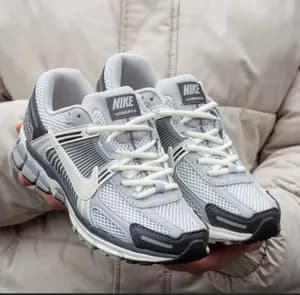 Nike vomero 5