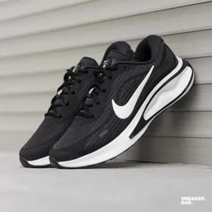 Nike Journey Run Black White Sneakers
