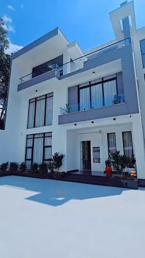 Modern G+2 House 325 Sqm