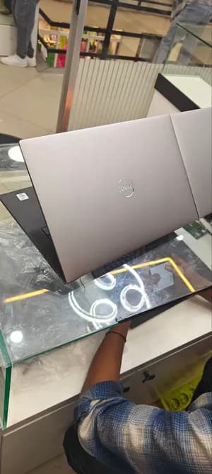 Dell Precision 5560