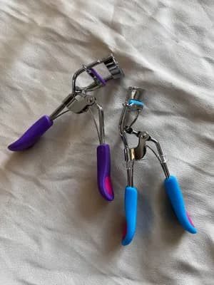 Eyelash curler