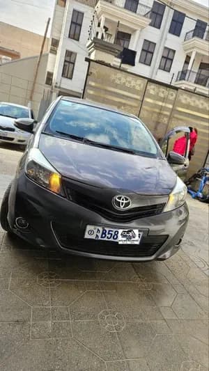 Toyota Yaris Compact 2013 1.0cc