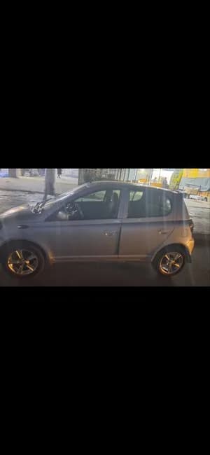Toyota Vitz 2001 1.0L