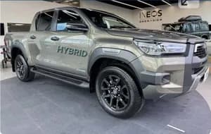 Toyota Hilux Invincible Hybrid 2025
