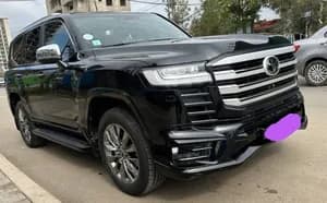 Toyota Land Cruiser VXR 2023
