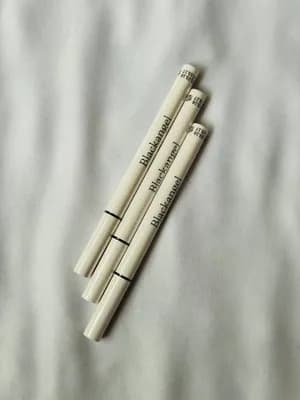 Blackangle eyeliner