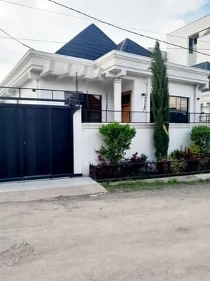 180 Sqm House for Sale in Summit