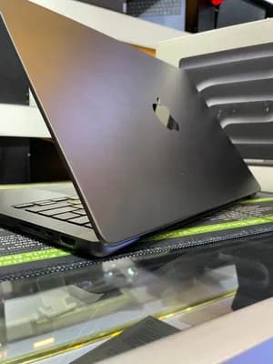 MacBook Pro M4 Max 16