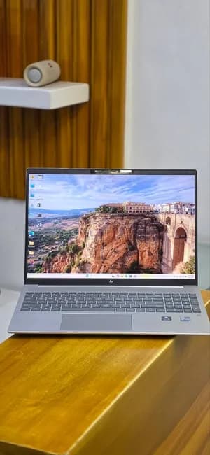 HP Pavilion Plus 14 i7 Laptop