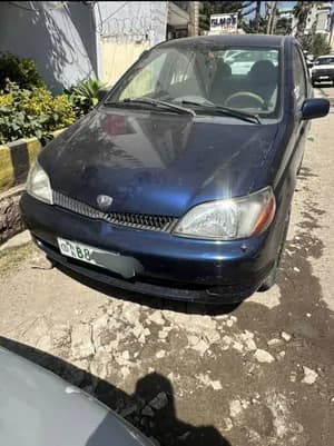 Toyota platz 2001