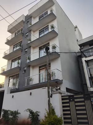 200 ካሬሜትር አፓርታማ