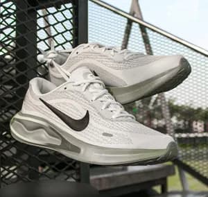 Nike Journey Run Sneakers