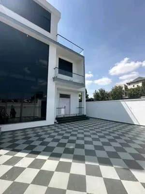 የሚሸጥ G+2 ቤት ወሰን 240 ካሬ