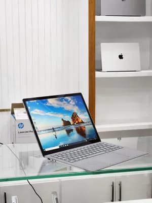 Microsoft Surface i7 16GB 256GB Touch