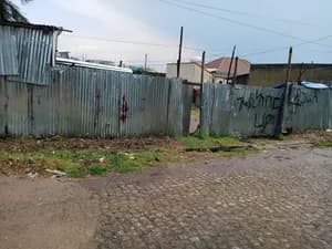 400 Sqm Land with Demolishable House Meri