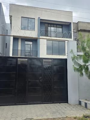 ቤት Cmc G+2 250m2