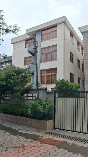 Full Apartment Building in Summit