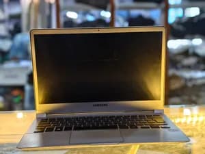 Samsung X900 Core i5 Laptop