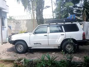 1o5 እና Nissan Patrol ለኪራይ