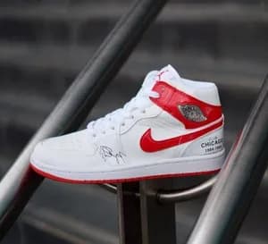 Air Jordan Retro 1 Mid Chicago Shoes
