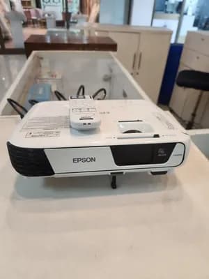 Epson EB-S31 Projector 3200 Lumens