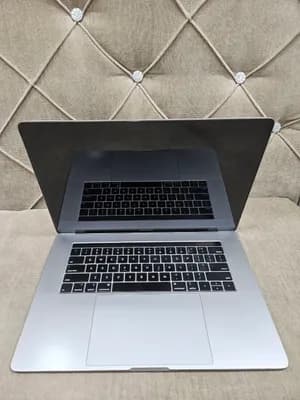 MacBook Pro 2019 i9 16GB 512GB