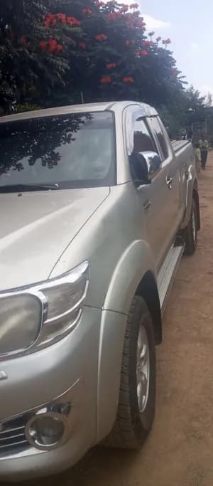 2013 Toyota Hilux D4D Manual