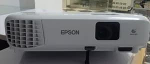 New Epson EB-E01 Projector
