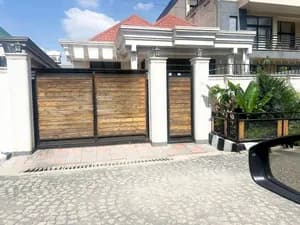 Modern 5-Bedroom Villa in Summit