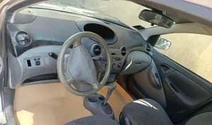 Vitz 2001