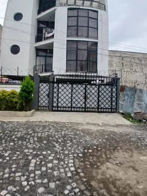 መኖሪያ ቤት 175 ካሬ