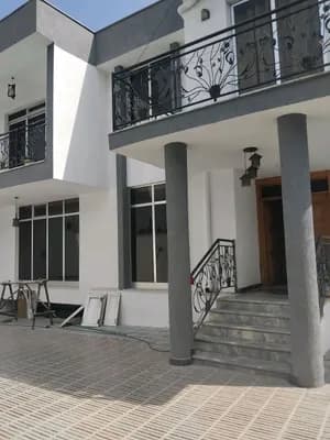 ቤት 300 ካሬ