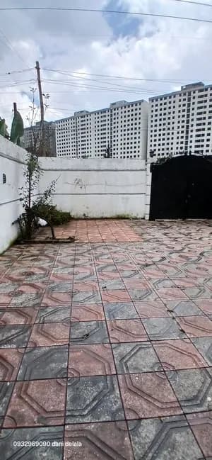 የሚሸጥ 260 ካሬ ቤት