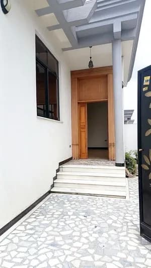 Modern 250 Sqm Villa in Summit