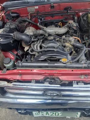 Toyota Hilux Hardbody 1999 2.4L used