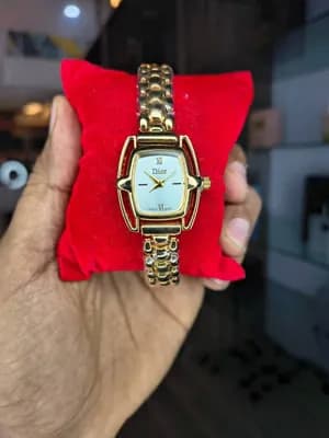 Classic Elegant Ladies Gold Watch