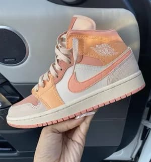 Nike Air Jordan 1 Mid Apricot