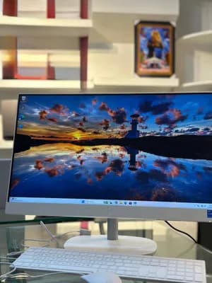 HP All-in-One 24 i5 16GB 1TB