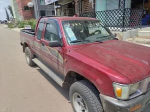 Toyota 2L Pickup Model 2000