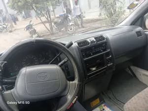 Toyota Hiace Dolphine Van